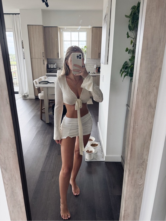 Edikted Tops - Edikted Ivory Tie-Front Crop Top (Size Small)